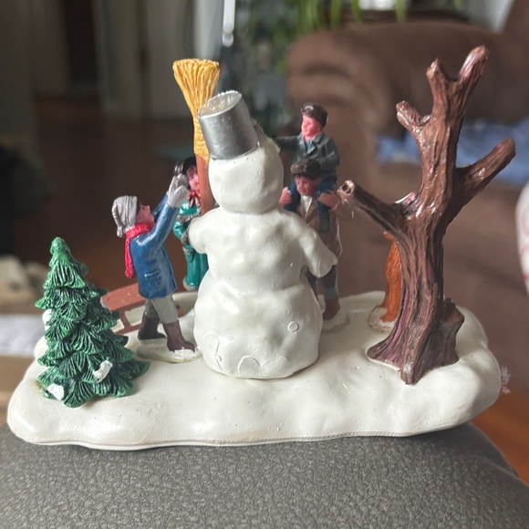Lemax Snowman Building Scene with Red and Green Accents - Picture 4 of 5